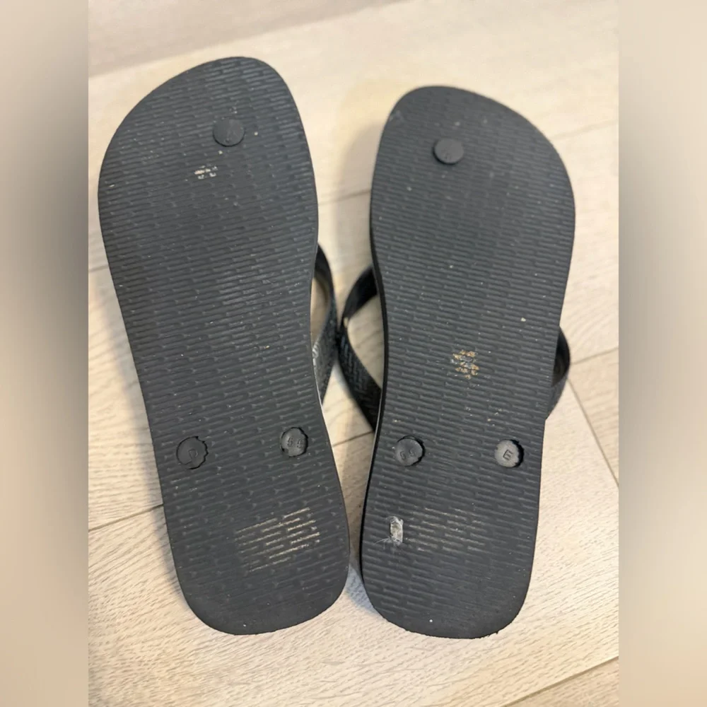 FARM Rio Colorful Flip Flops - Picture 3 of 4